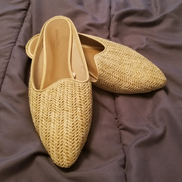universal thread woven mules